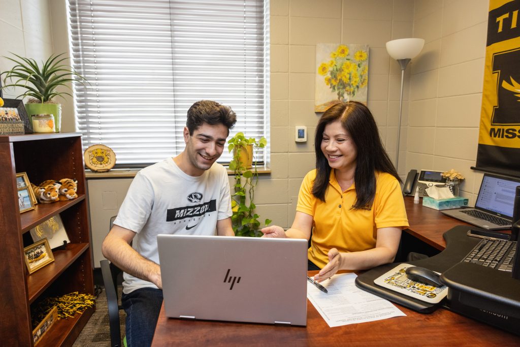 A student and an academic advisor talking.